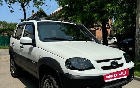 Chevrolet Niva I рестайлинг, 2015 год, 820 000 рублей, 2 фотография
