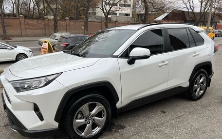 Toyota RAV4, 2021 год, 3 100 000 рублей, 2 фотография