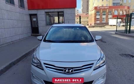 Hyundai Solaris II рестайлинг, 2015 год, 750 000 рублей, 3 фотография
