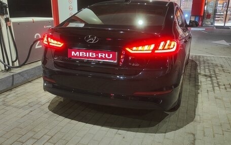 Hyundai Elantra VI рестайлинг, 2017 год, 1 250 000 рублей, 7 фотография