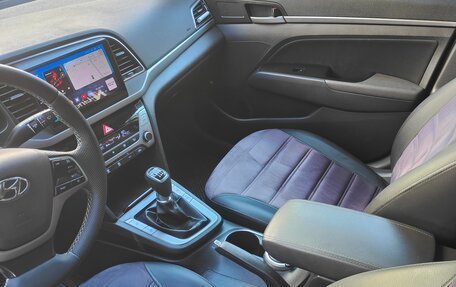 Hyundai Elantra VI рестайлинг, 2017 год, 1 250 000 рублей, 10 фотография