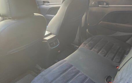 Hyundai Elantra VI рестайлинг, 2017 год, 1 250 000 рублей, 14 фотография