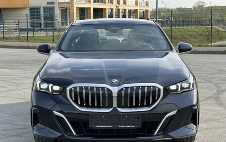 BMW 5 серия, 2024 год, 5 990 000 рублей, 2 фотография