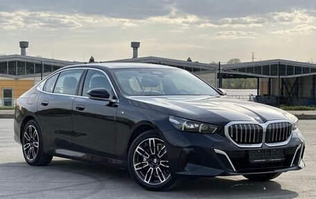 BMW 5 серия, 2024 год, 5 990 000 рублей, 3 фотография