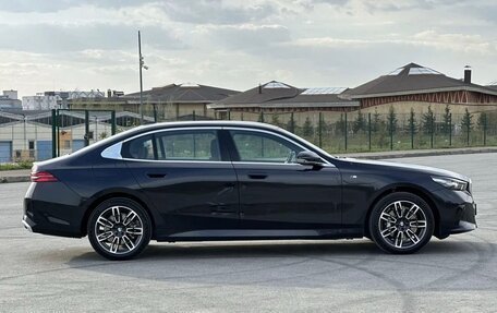 BMW 5 серия, 2024 год, 5 990 000 рублей, 8 фотография