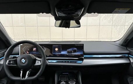 BMW 5 серия, 2024 год, 5 990 000 рублей, 16 фотография