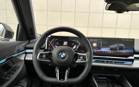 BMW 5 серия, 2024 год, 5 990 000 рублей, 18 фотография
