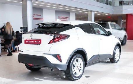 Toyota C-HR I рестайлинг, 2023 год, 3 690 000 рублей, 6 фотография