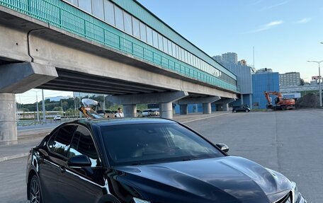Toyota Camry, 2022 год, 3 690 000 рублей, 2 фотография