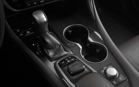 Lexus RX IV рестайлинг, 2017 год, 5 200 000 рублей, 12 фотография