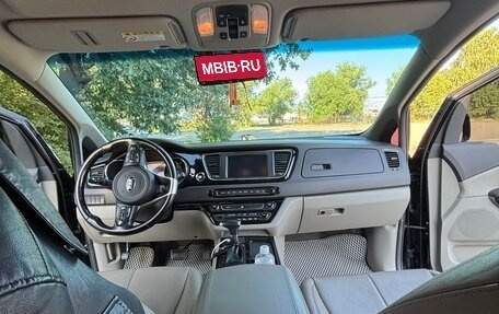 KIA Carnival III, 2017 год, 2 350 000 рублей, 1 фотография
