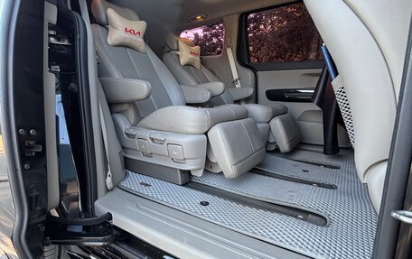 KIA Carnival III, 2017 год, 2 350 000 рублей, 2 фотография