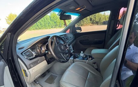 KIA Carnival III, 2017 год, 2 350 000 рублей, 6 фотография