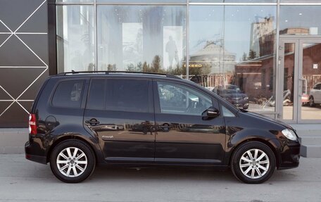 Volkswagen Touran III, 2010 год, 960 000 рублей, 4 фотография