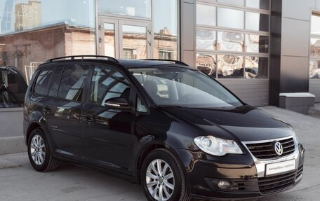 Volkswagen Touran III, 2010 год, 960 000 рублей, 3 фотография