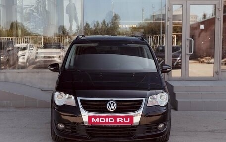 Volkswagen Touran III, 2010 год, 960 000 рублей, 2 фотография
