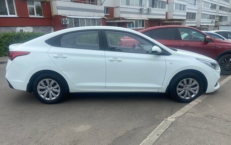 Hyundai Solaris II рестайлинг, 2018 год, 1 230 000 рублей, 2 фотография