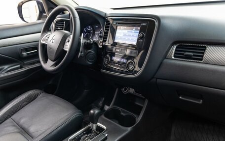 Mitsubishi Outlander III рестайлинг 3, 2013 год, 1 598 000 рублей, 29 фотография