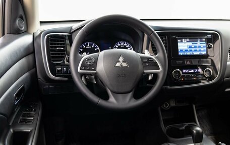 Mitsubishi Outlander III рестайлинг 3, 2013 год, 1 598 000 рублей, 28 фотография