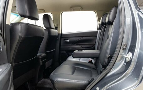 Mitsubishi Outlander III рестайлинг 3, 2013 год, 1 598 000 рублей, 30 фотография
