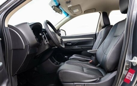 Mitsubishi Outlander III рестайлинг 3, 2013 год, 1 598 000 рублей, 27 фотография