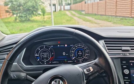Volkswagen Tiguan II, 2018 год, 3 200 000 рублей, 12 фотография