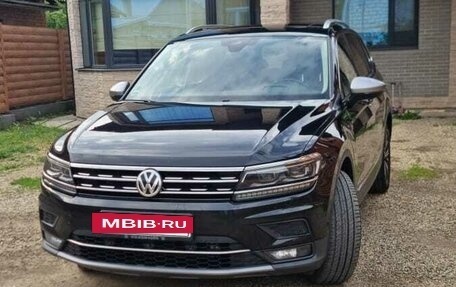 Volkswagen Tiguan II, 2018 год, 3 200 000 рублей, 4 фотография