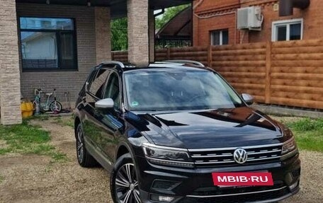 Volkswagen Tiguan II, 2018 год, 3 200 000 рублей, 2 фотография