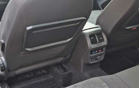 Volkswagen Tiguan II, 2018 год, 3 200 000 рублей, 17 фотография