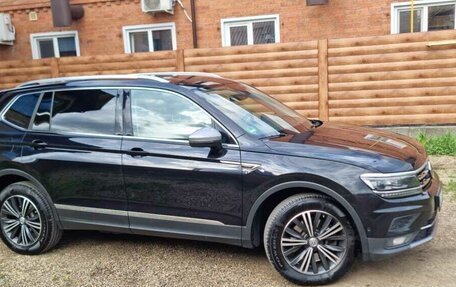 Volkswagen Tiguan II, 2018 год, 3 200 000 рублей, 21 фотография