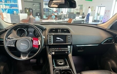 Jaguar F-Pace, 2017 год, 2 950 000 рублей, 9 фотография