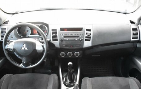 Mitsubishi Outlander III рестайлинг 3, 2008 год, 665 000 рублей, 11 фотография