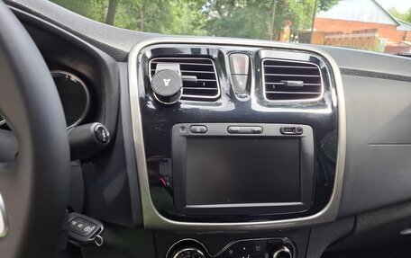 Renault Logan II, 2019 год, 1 350 000 рублей, 2 фотография