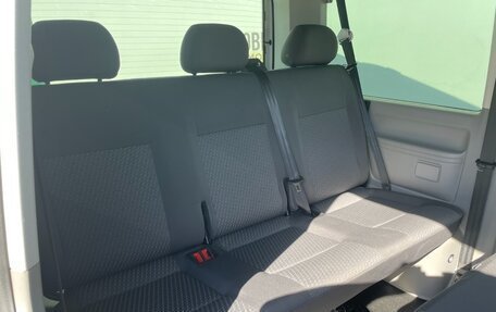 Volkswagen Caravelle T5, 2012 год, 2 850 000 рублей, 10 фотография