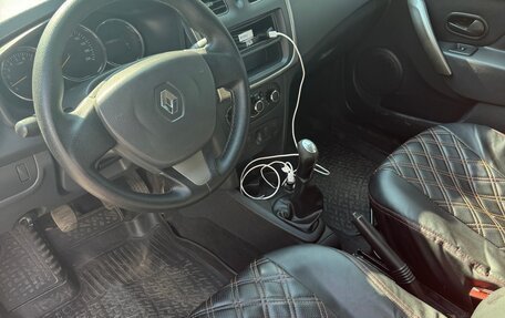 Renault Logan II, 2015 год, 385 000 рублей, 7 фотография