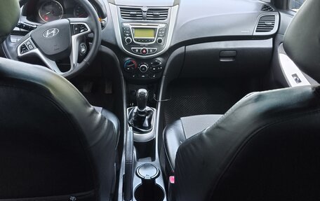 Hyundai Solaris II рестайлинг, 2014 год, 740 000 рублей, 3 фотография