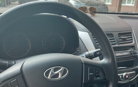 Hyundai Solaris II рестайлинг, 2011 год, 780 000 рублей, 8 фотография
