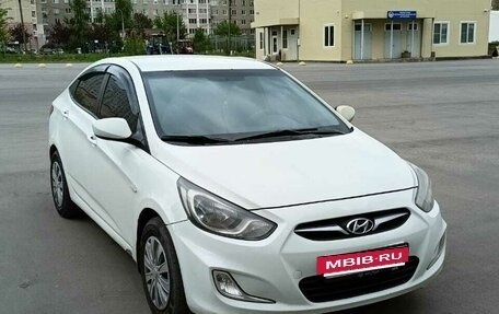 Hyundai Solaris II рестайлинг, 2012 год, 540 000 рублей, 2 фотография