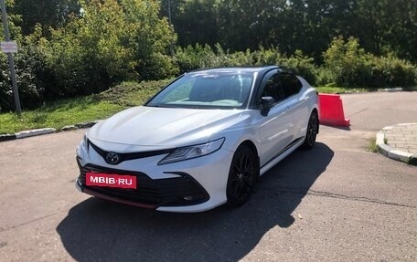 Toyota Camry, 2022 год, 3 500 000 рублей, 2 фотография