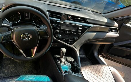 Toyota Camry, 2018 год, 1 850 000 рублей, 7 фотография