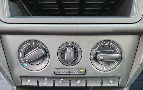 Skoda Rapid I, 2015 год, 979 000 рублей, 13 фотография