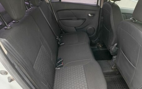 Renault Logan II, 2015 год, 665 000 рублей, 15 фотография
