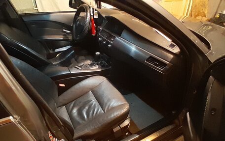 BMW 5 серия, 2005 год, 945 000 рублей, 8 фотография