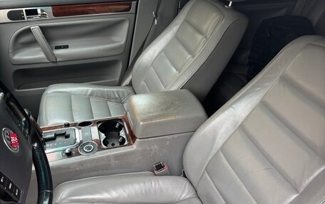 Volkswagen Touareg III, 2004 год, 670 000 рублей, 6 фотография