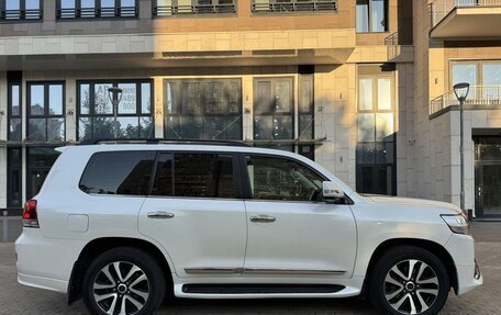 Toyota Land Cruiser 200, 2019 год, 7 390 000 рублей, 8 фотография
