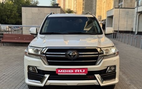 Toyota Land Cruiser 200, 2019 год, 7 390 000 рублей, 2 фотография