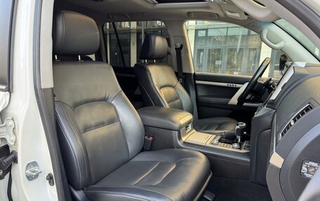 Toyota Land Cruiser 200, 2019 год, 7 390 000 рублей, 17 фотография