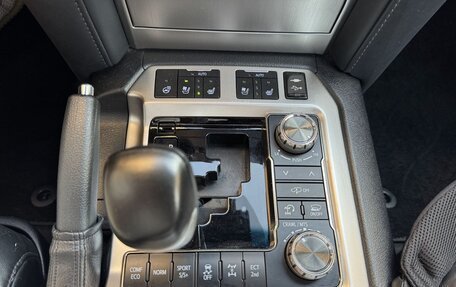 Toyota Land Cruiser 200, 2019 год, 7 390 000 рублей, 23 фотография