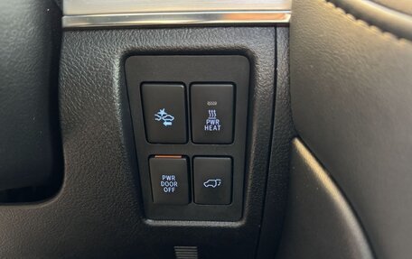 Toyota Land Cruiser 200, 2019 год, 7 390 000 рублей, 25 фотография