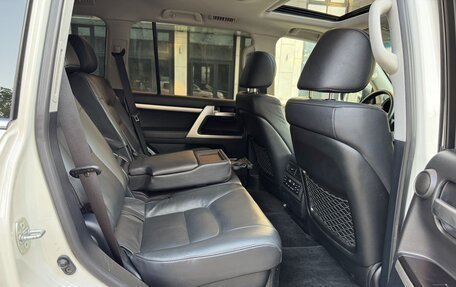Toyota Land Cruiser 200, 2019 год, 7 390 000 рублей, 20 фотография
